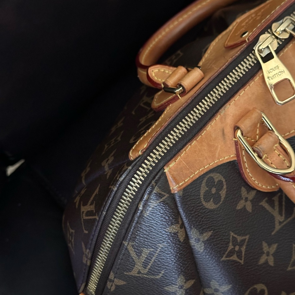 Authentic Louis Vuitton - Picture 10 of 12